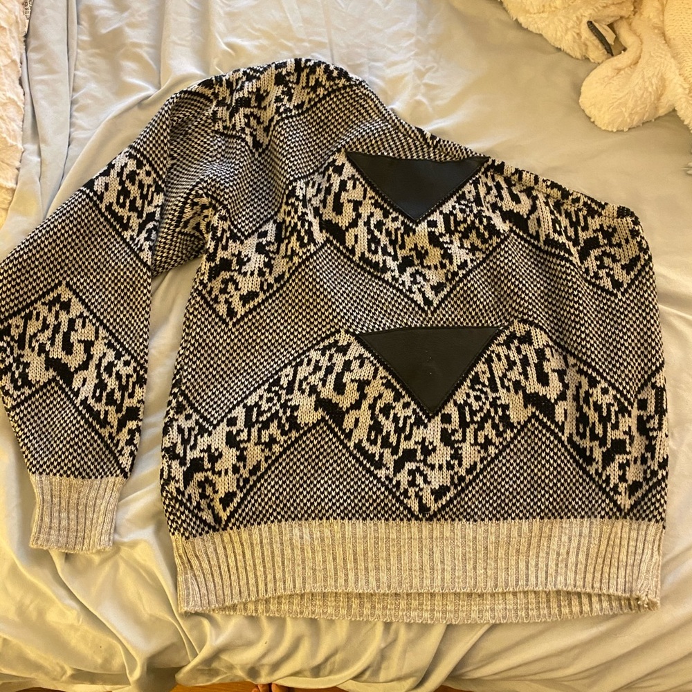 Multipattern one sleeve sweater